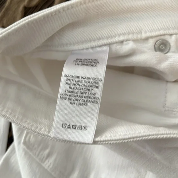 Vineyard vines white jeans! - Picture 8 of 8